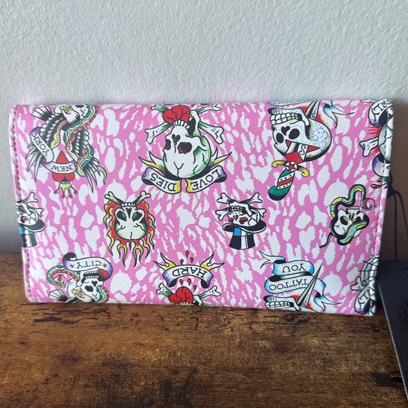 Ed Hardy Pink Tattoo-Inspired Skeleton Women’s Long Wallet Fold Out NWT - Picture 4 of 5